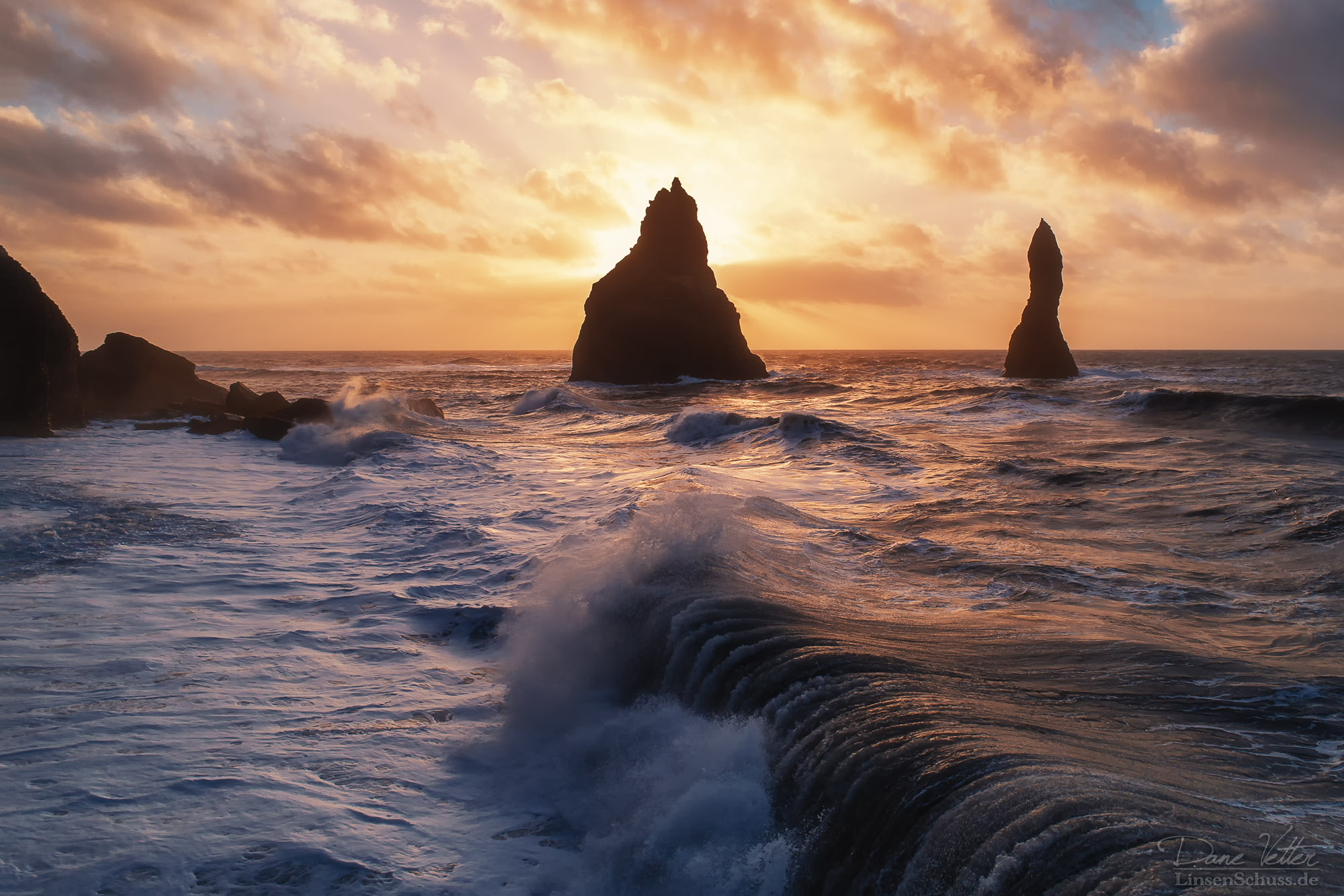 Die Brandung von Reynisfjara Beach